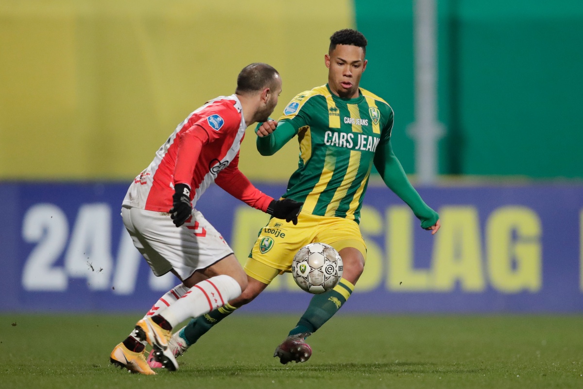 防线出现致 防线出现致